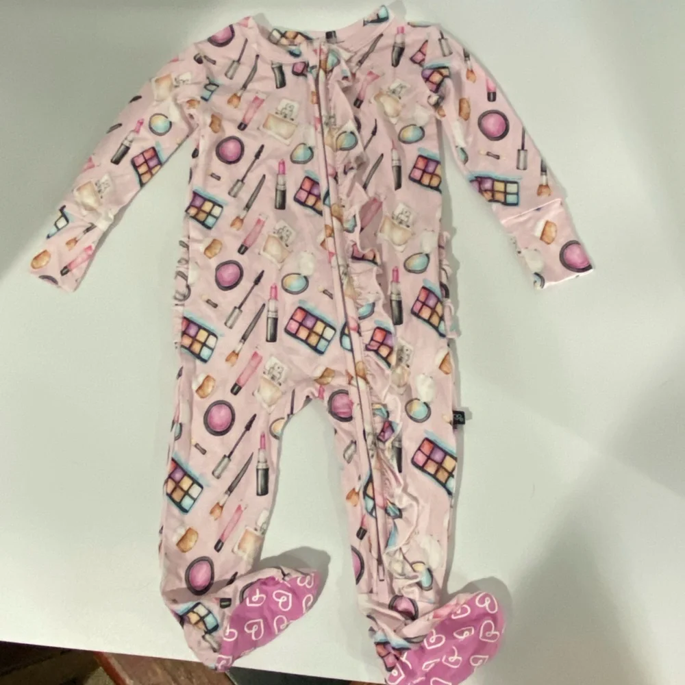 Charming Pink Makeup‎ Print Kids Footie